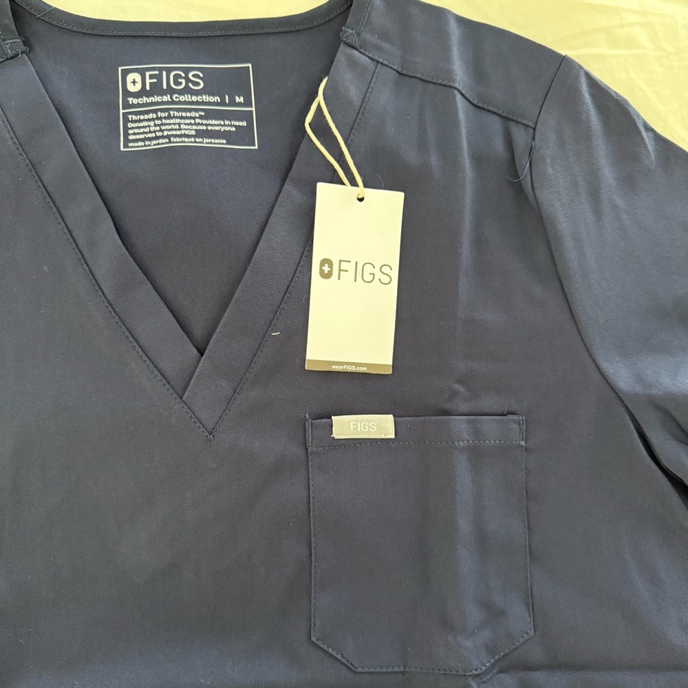FIGS Scrub Set- Navy Blue Medium - Picture 3 of 14